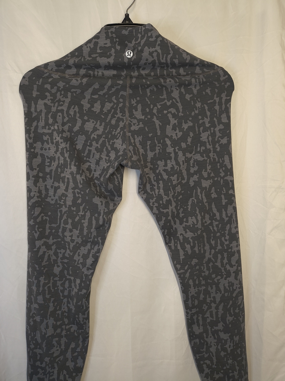 lululemon Wunder Train High-Rise Tights in a heathered gray camo print - Picture 4 of 5